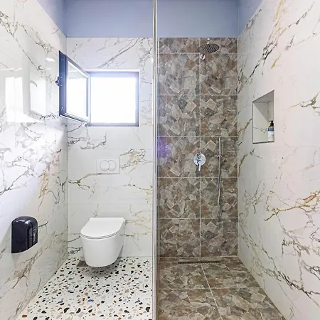 Sea Breeze 22 Llaman - Free Parking Apartment
